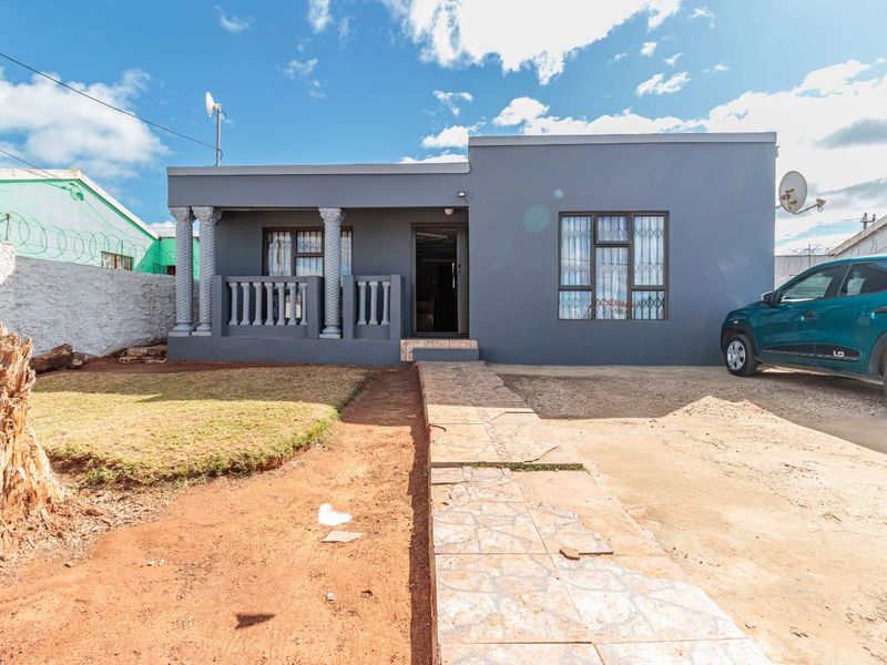3 Bedroom Modern family home in Kwanobuhle, Uitenhage - Photo 4