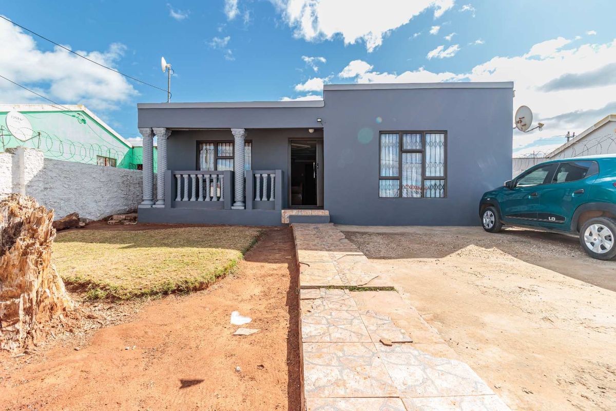 3 Bedroom Modern family home in Kwanobuhle, Uitenhage - Photo 4