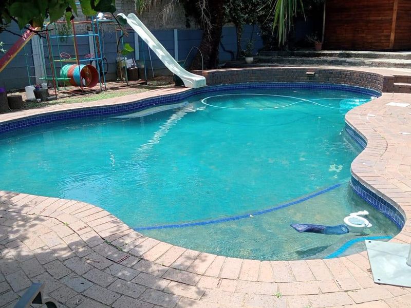 4 Bedroom House for Sale in Evans Park Johannesburg - Photo 2