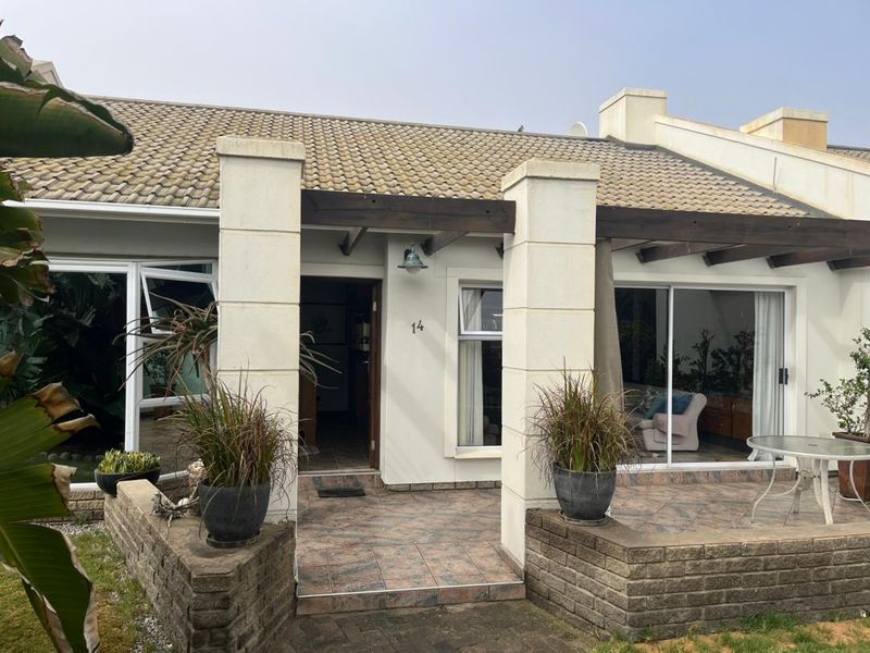 Sole Mandate-Beautiful Town House in Security Complex close to town - Photo 2