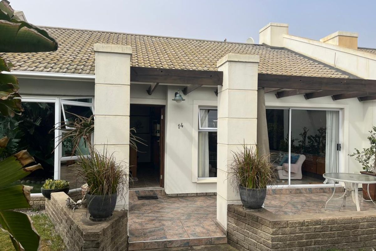 Sole Mandate-Beautiful Town House in Security Complex close to town - Photo 2