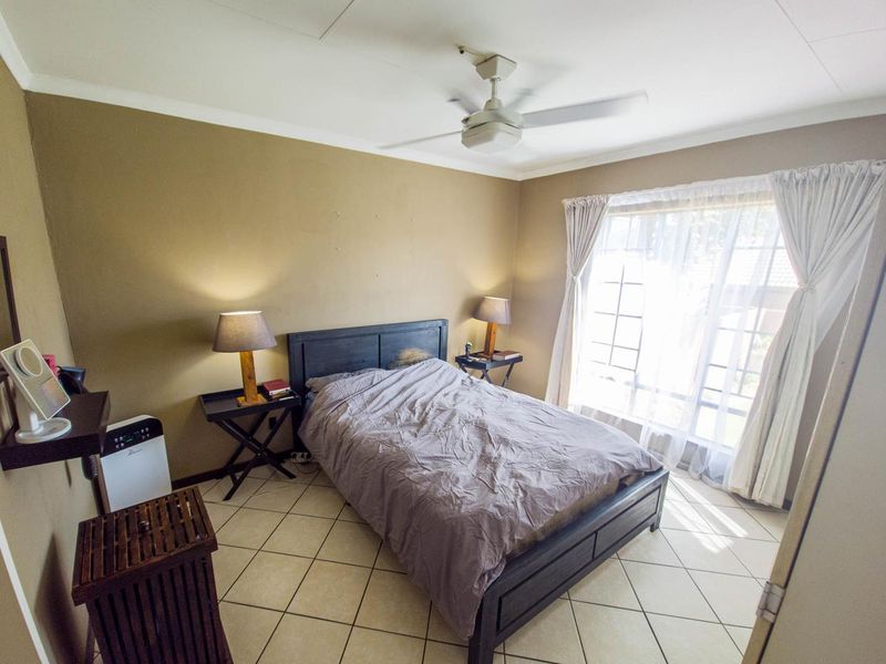 2 Bedroom Townhouse Available in Mooikloof Ridge - Photo 5