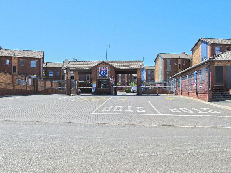 2 Bedroom Upstairs Unit - Photo 6