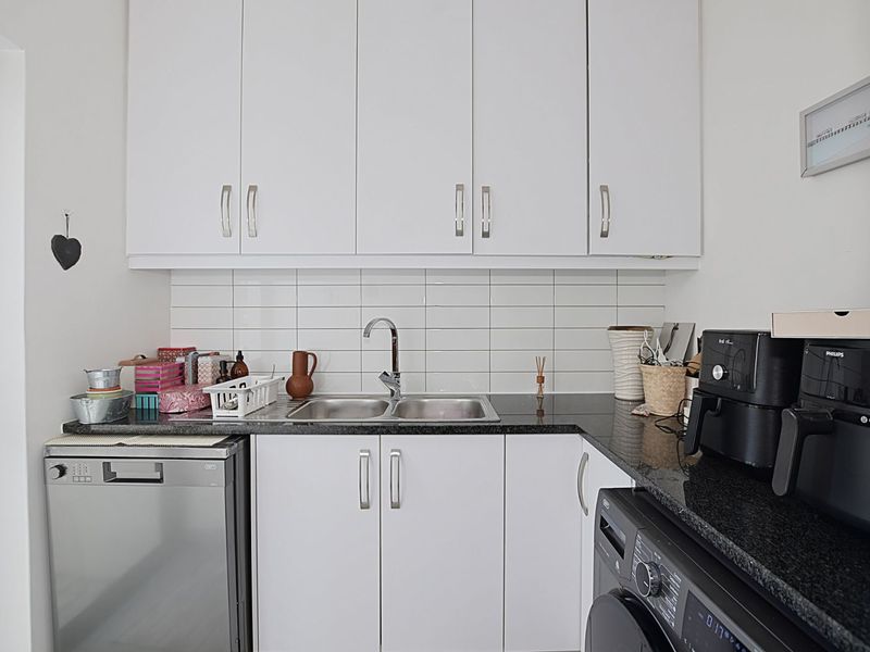 Stunning Single-storey Home in Sought-After Sagewood Lifestyle Estate - Photo 10