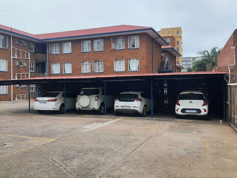 **Starter Apartment in Sunnyside, Pretoria – Ideal for Students or Investors** - Photo 2