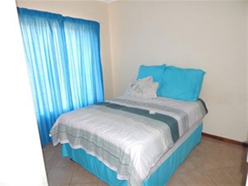 Lovely 2 bedroom top unit in Equestria Estate - Photo 10