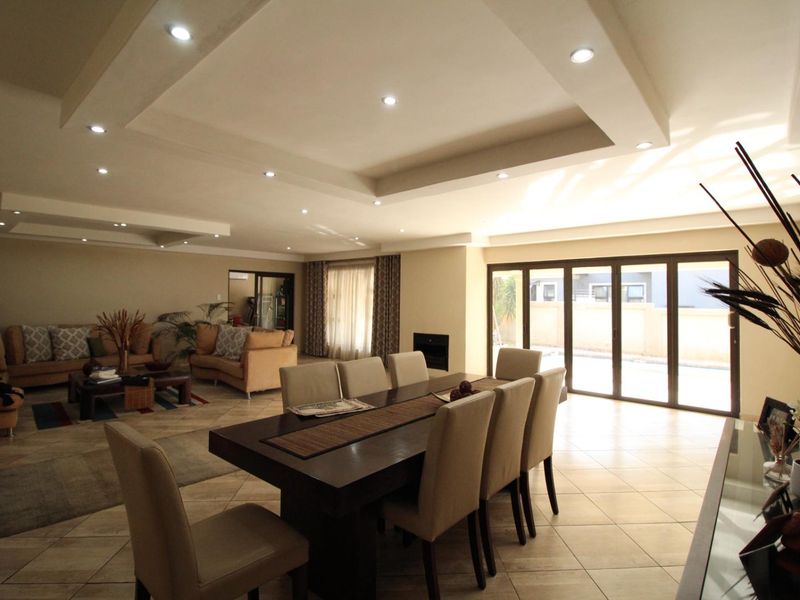 4 Bedroom - so much potential - Photo 7