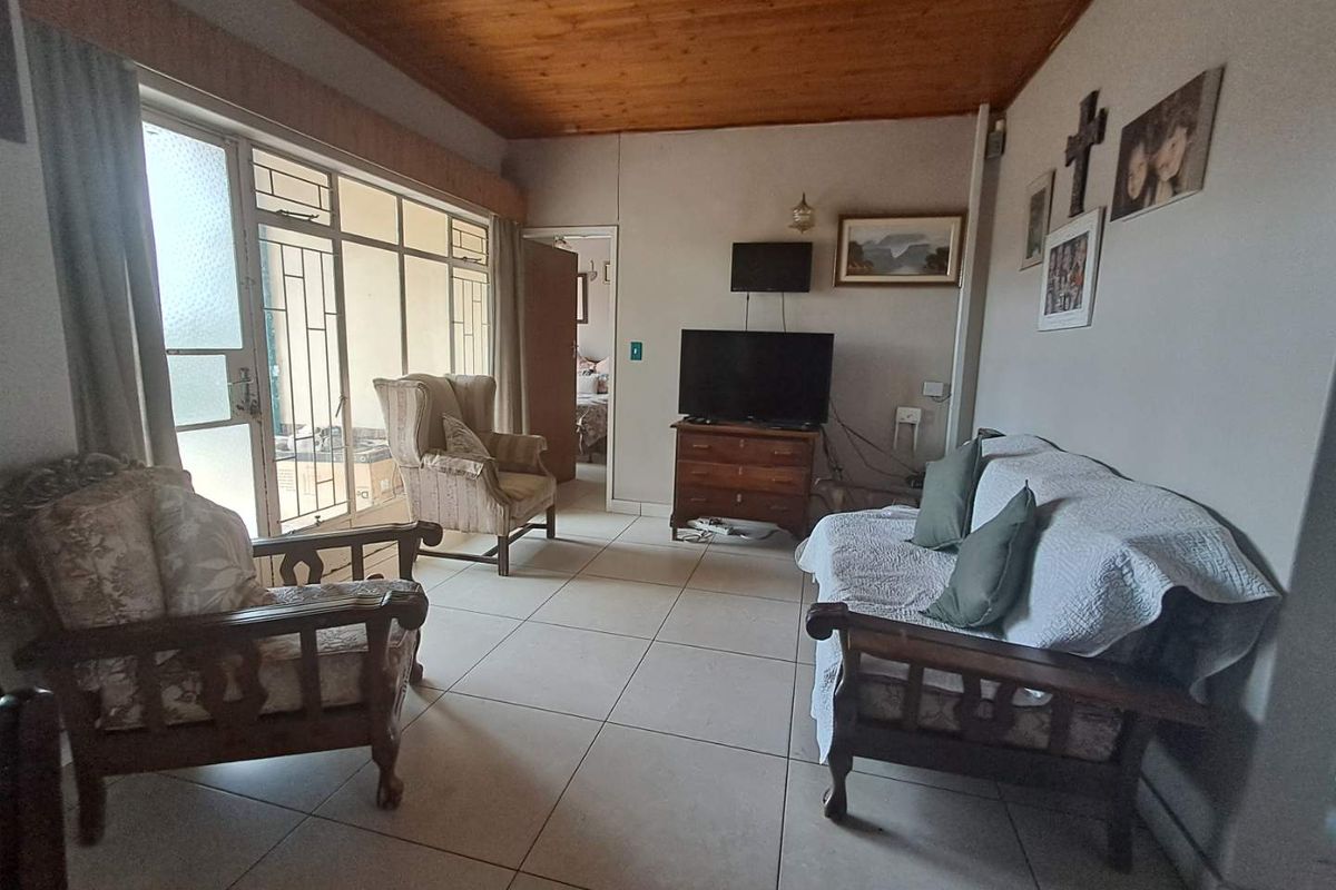 3 Bed, 2 bath House, East Lynne - Photo 3