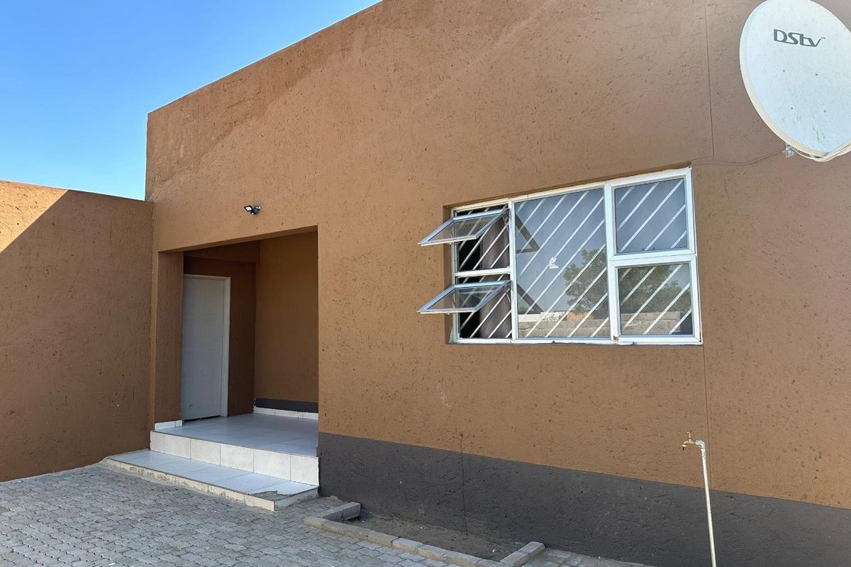 !!️!!️!!️ Bargain !!️ Bargain 🔥!!️!!️ Buy a 3 bedroom home in Okahandja, N$ 980 000 - Photo 4