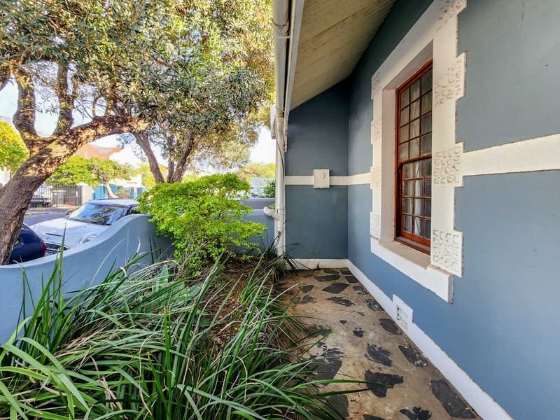 CHARMING OLD-WORLD SEMI-DETACHED COTTAGE WITH ENDLESS POTENTIAL - Photo 3