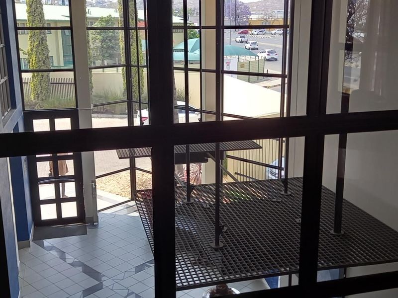 A Grade Office / Warehouse Building To Let - Southern Industrial - Photo 2