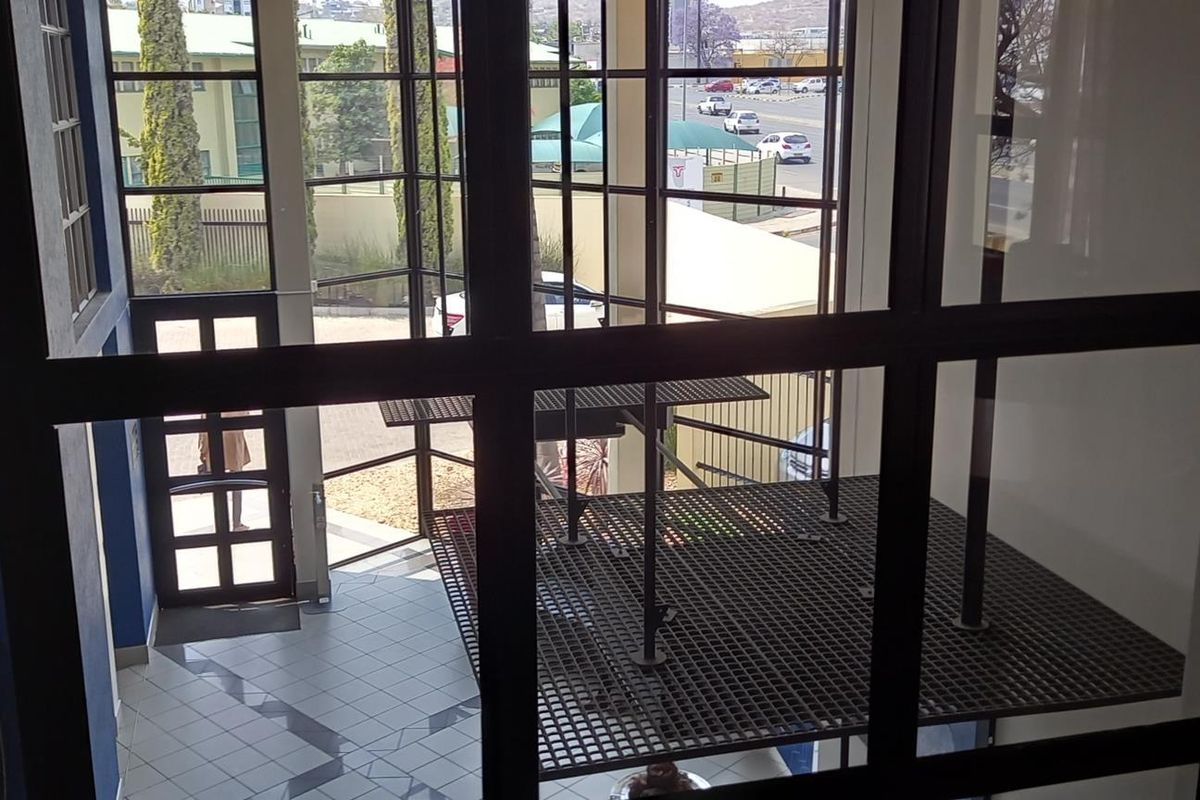 A Grade Office / Warehouse Building To Let - Southern Industrial - Photo 2