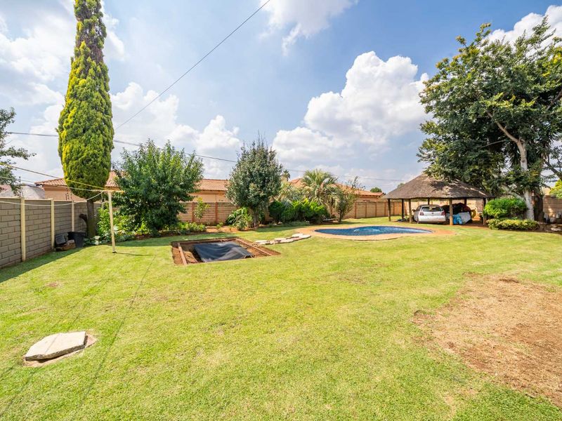 A ready to move in home in a secure area - Photo 6