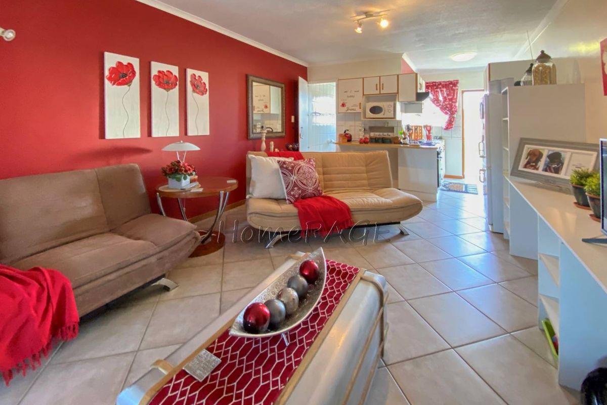 Long Beach, Walvis Bay:  Furnished Bachelor Unit is for Sale - Photo 5