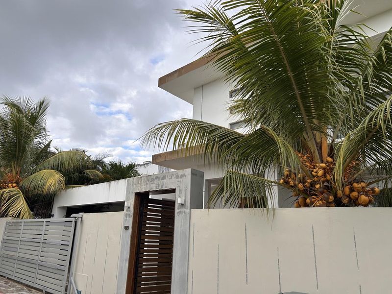 4-Bedroom Duplex Family Home with Swimming Pool - Photo 6
