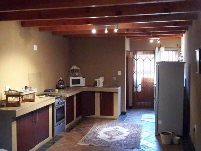 EXCLUSIVE MANDATE ON THIS 3 BEDROOM HOUSE WITH 5 FLATS PROUDLY ADVERTIZE BY KARIS PROPERTIES. - Photo 9