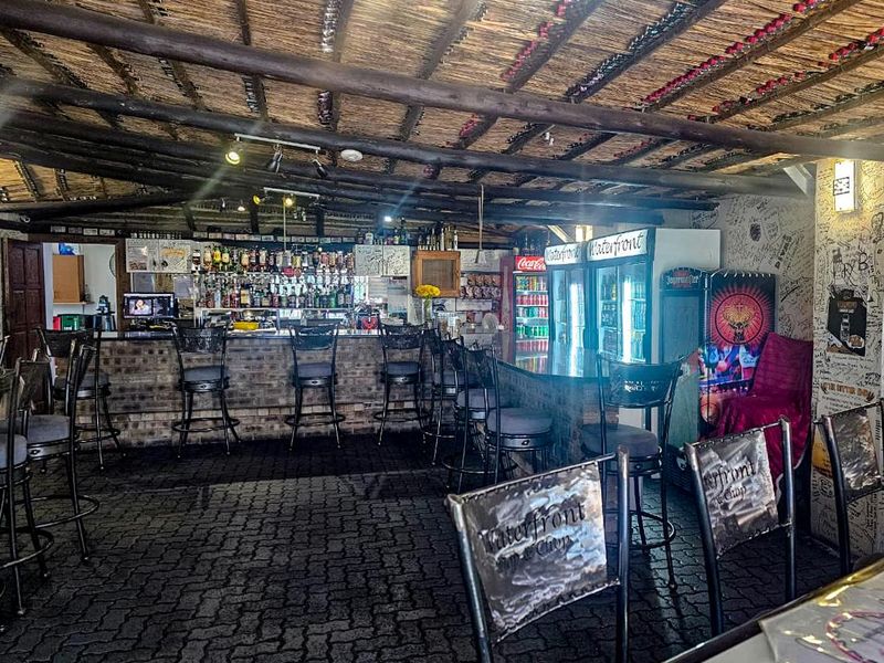 Going concern Accommodation Restaurant Pub and Liquor Store - Photo 3