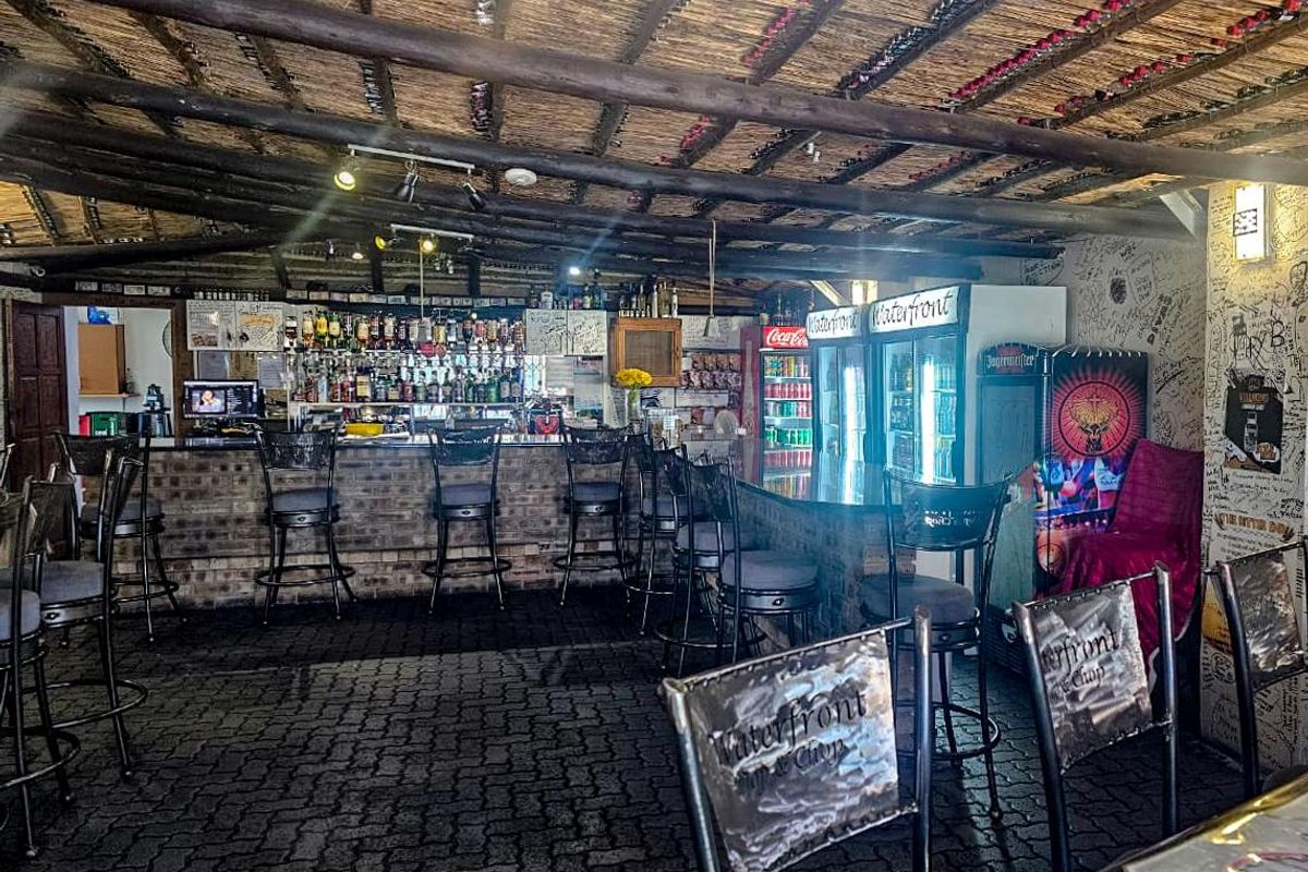 Going concern Accommodation Restaurant Pub and Liquor Store - Photo 3