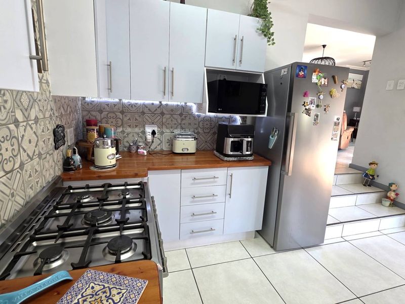 4 Bedroom Entertainers House in Seasons Estate - Photo 10