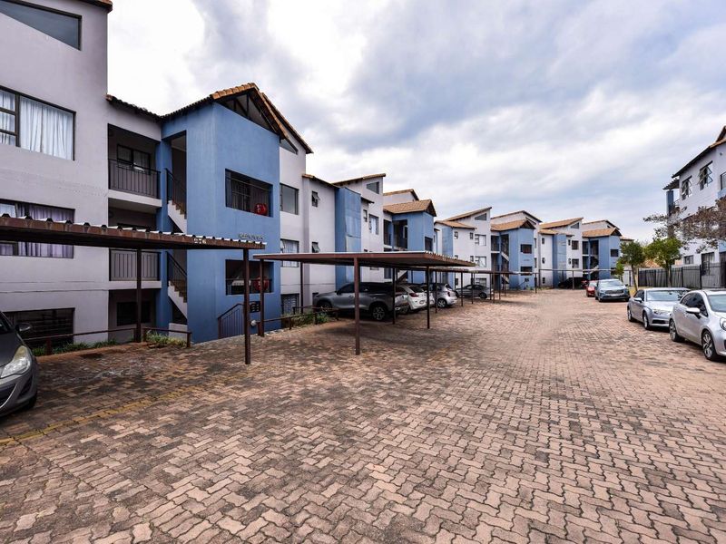 Exclusive Opportunity: Two-Bedroom Apartment IN HONEYDEW - Photo 2