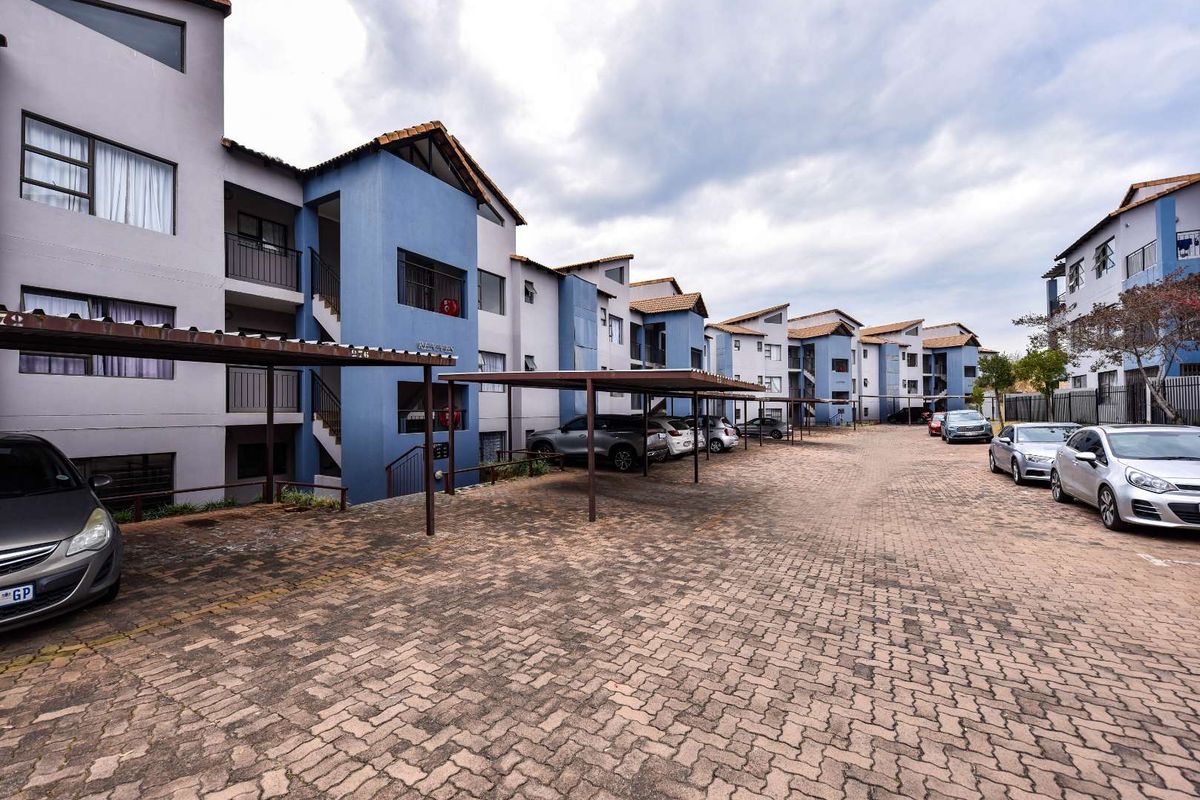 Exclusive Opportunity: Two-Bedroom Apartment IN HONEYDEW - Photo 2
