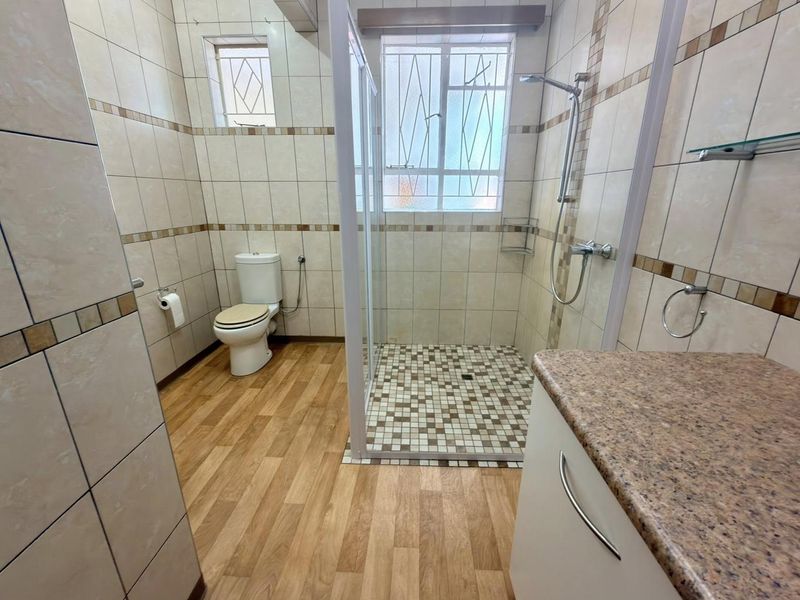 3 Bedroom House TO LET in Luxury Hill - Photo 3