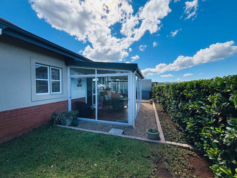 Modern semi-detached Townhouse in St Johns Village, Howick - Photo 9