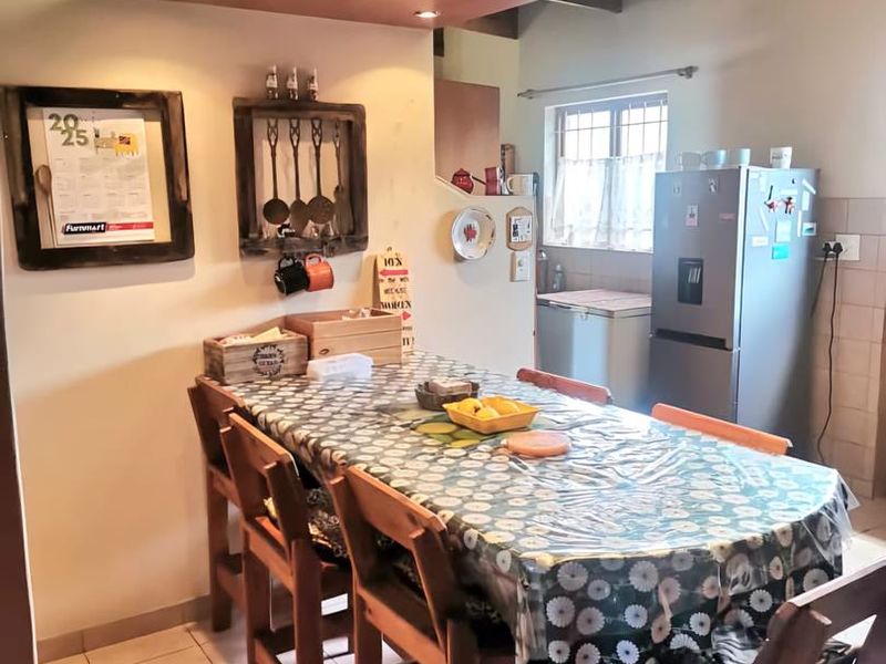 Charming 3 Bedroom Home with Lots of Potential - Photo 8