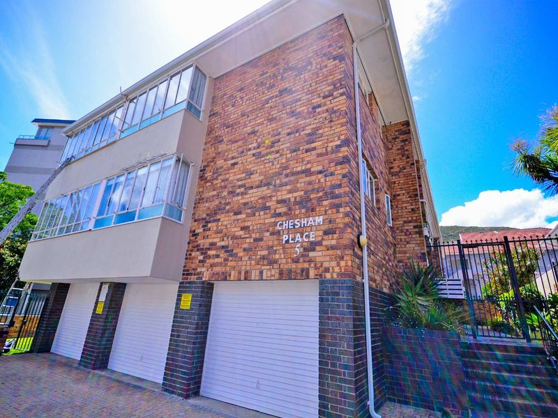 Unfurnished 1 Bedroom in Sea Point - Photo 2