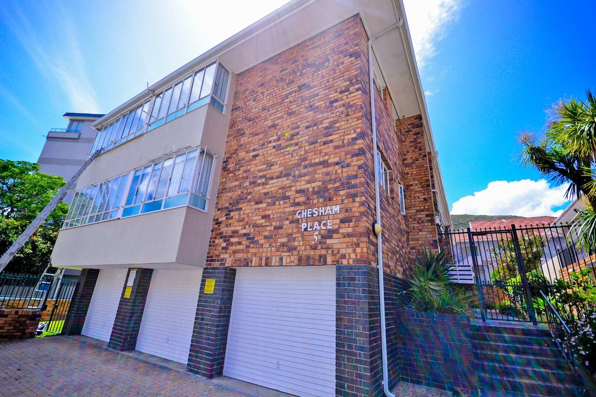 Unfurnished 1 Bedroom in Sea Point - Photo 2