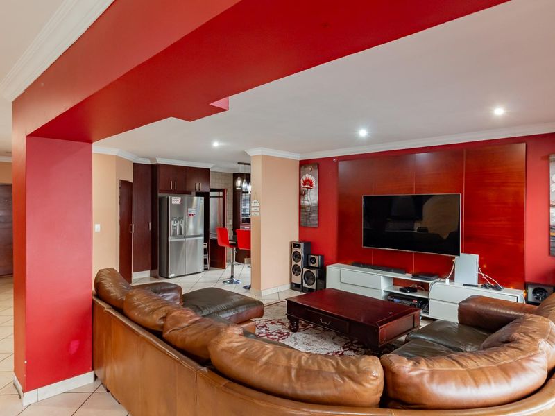 Spacious Family Home for Sale - Photo 9