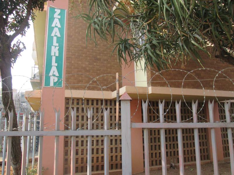 VERY BEAUTIFUL [1] ONE BEDROOM APARTMENT FOR SALE IN SUNNYSIDE [ PRETORIA ] - Photo 1