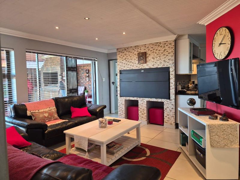 Modern Coastal Living in the Heart of Hartenbos on the Garden Route - Photo 9