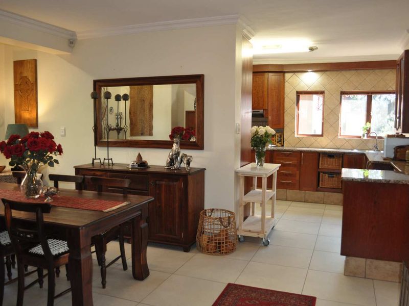 UPMARKET HOME FOR SALE IN SECURITY ESTATE N FAERIE GLEN - Photo 9