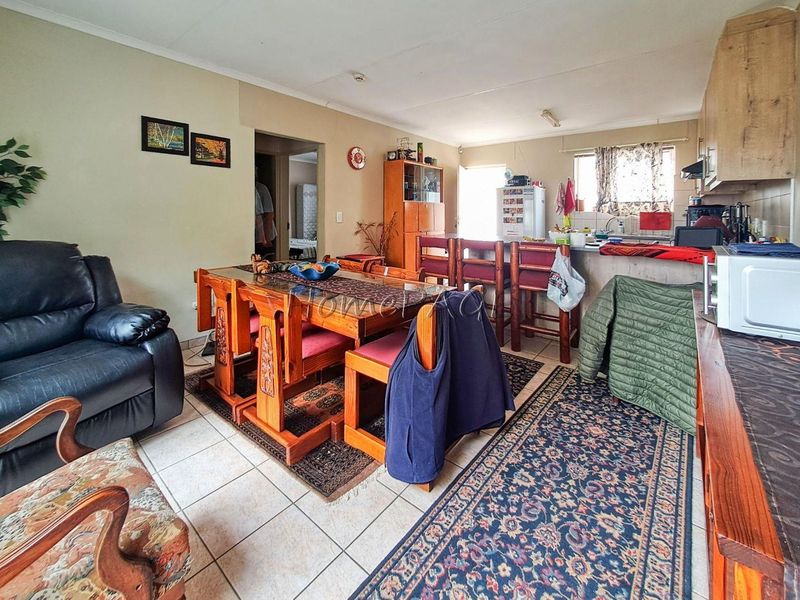 Meersig, Walvis Bay:  Quaint unit in Meersig Heights is for Sale - Photo 8