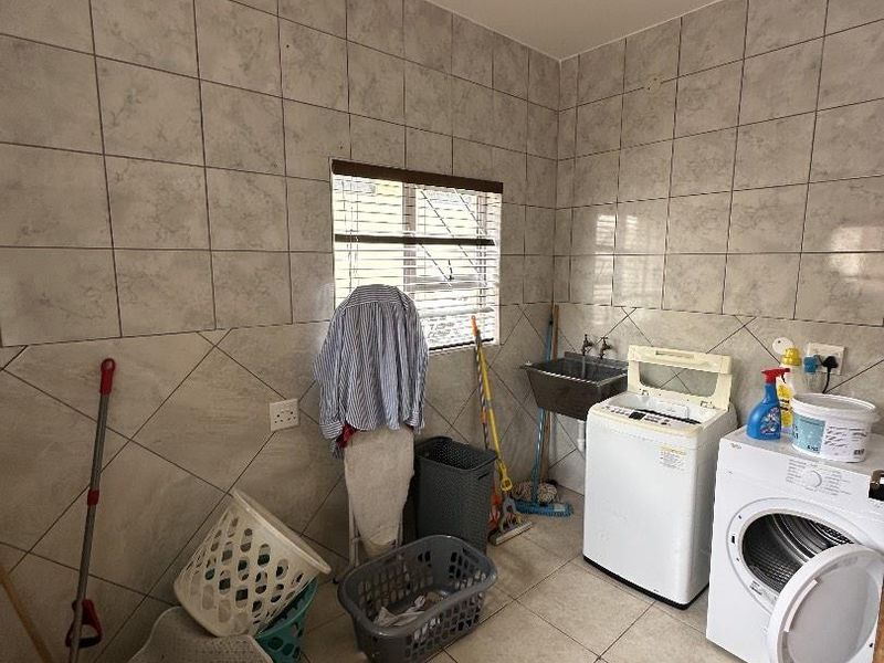 SPACIOUS 4 BEDROOM HOME WITH FLATLET AND GARDEN FOR RENT, SWAKOPMUND, VINETA - Photo 9