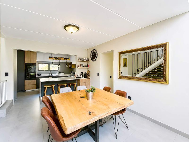 Modern Contemporary Living with Everyday Convenience - Photo 5