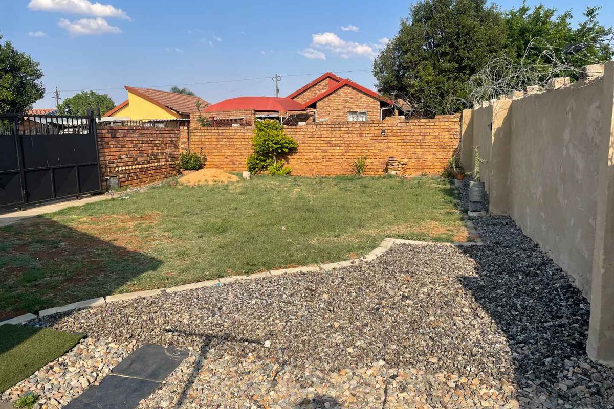 3 Bedroom house for sale in Nellmapius Ext1 - Photo 3