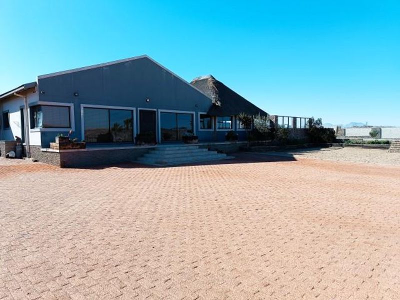 Magnificent Family Home - Reduced!! - Photo 8