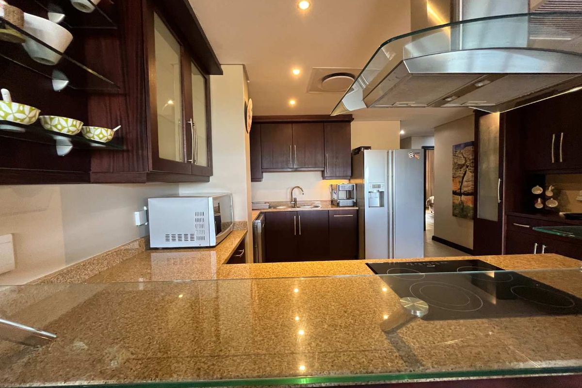 Luxurious 3-Bedroom Apartment with Panoramic Ocean Views in Prestigious Zimbali Estate - Photo 5
