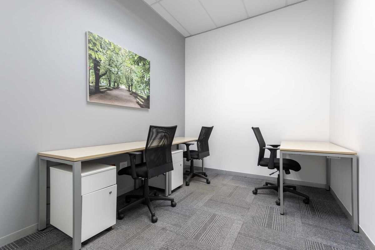 All-inclusive access to professional office space for 4 persons in Regus Dainfern, Maroun Square. - Photo 2