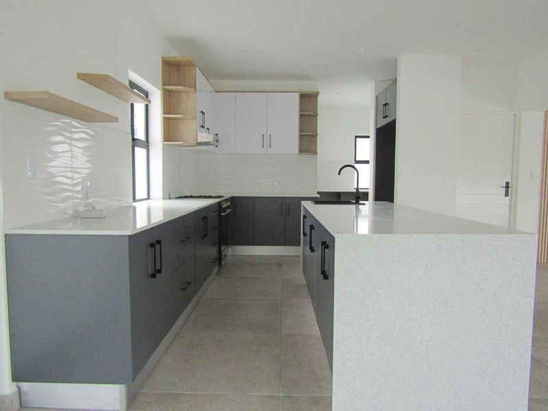 Costal three bedroom home with modern finishes - Photo 5