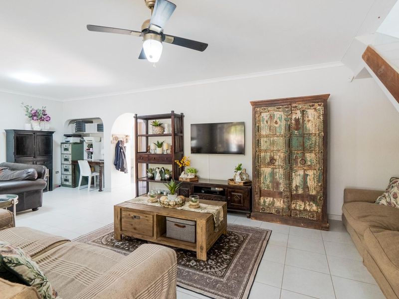 Modern duplex unit - Photo 3