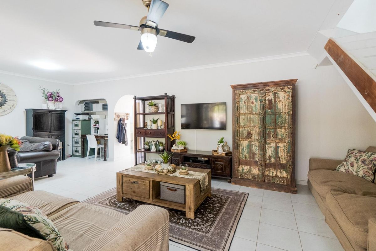 Modern duplex unit - Photo 3