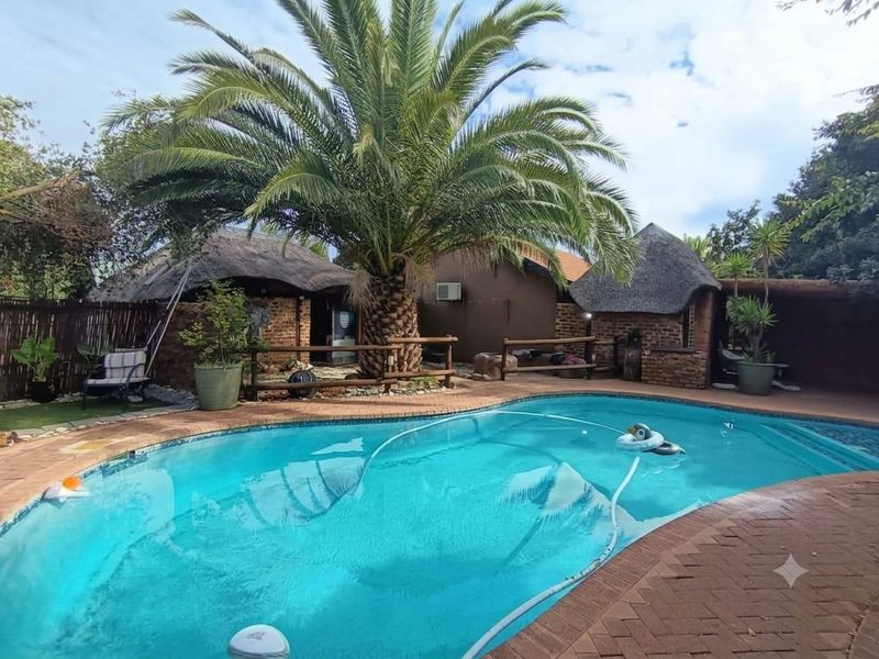 Stunning 3-Bedroom Home with Private Jacuzzi in Fauna - Photo 1