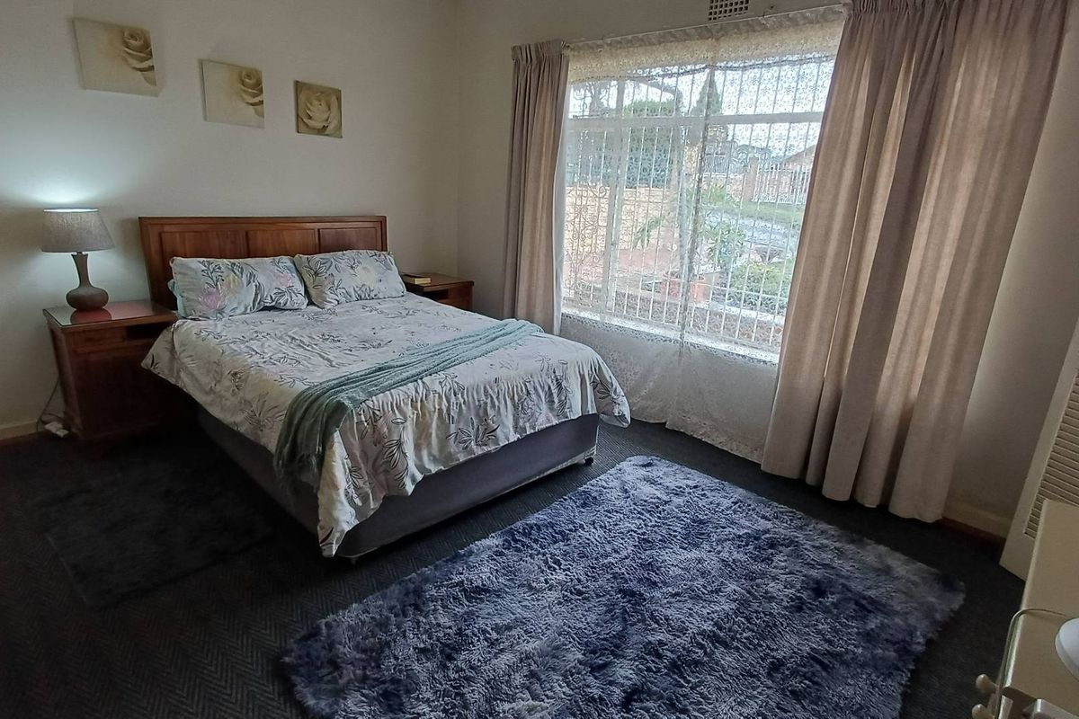 House huge potential - Photo 4