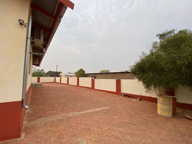 Home with huge erf for sale! - Photo 4