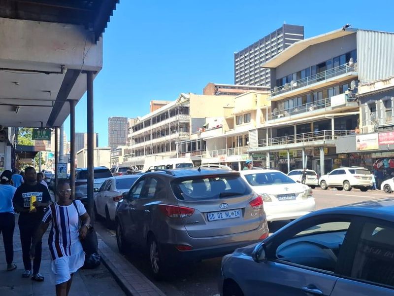 High Foot Traffic & Security in Prime Retail Space! - Photo 10