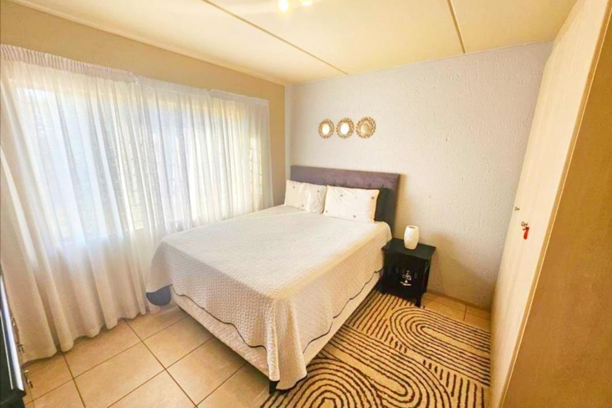 Perfect two bedroom townhouse in Klippoortje - Photo 4