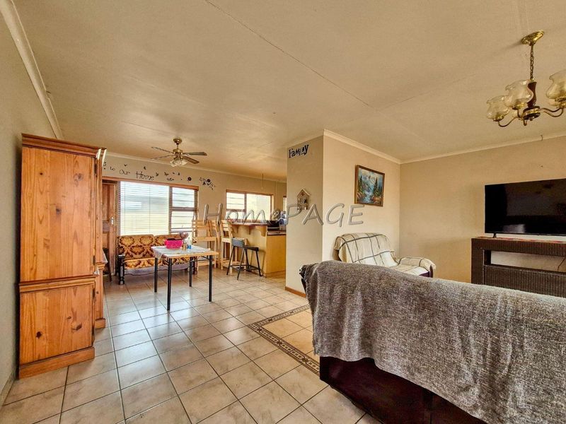 Central, Walvis Bay:  3 Bedr Home IN VERY GOOD AREA is for Sale - Photo 8